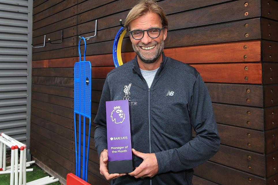 Jürgen Klopp reçoit le trophée du manager du mois