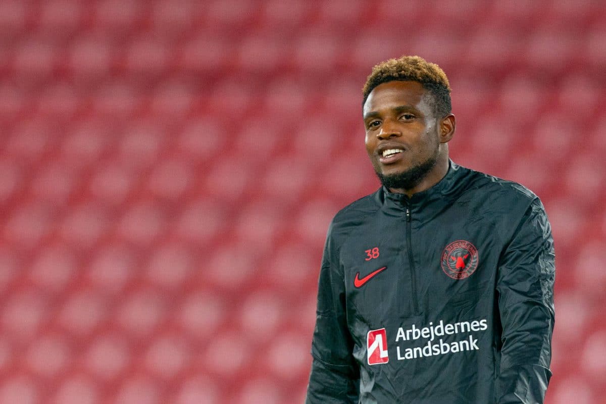 Frank Onyeka arrive à Brentford