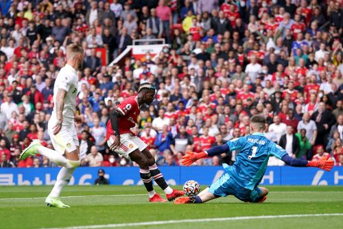 Paul Pogba face à Leeds