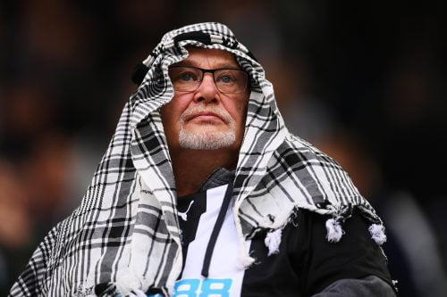 Supporters Newcastle habillés en saoudiens