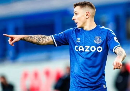 Lucas Digne vers Aston Villa