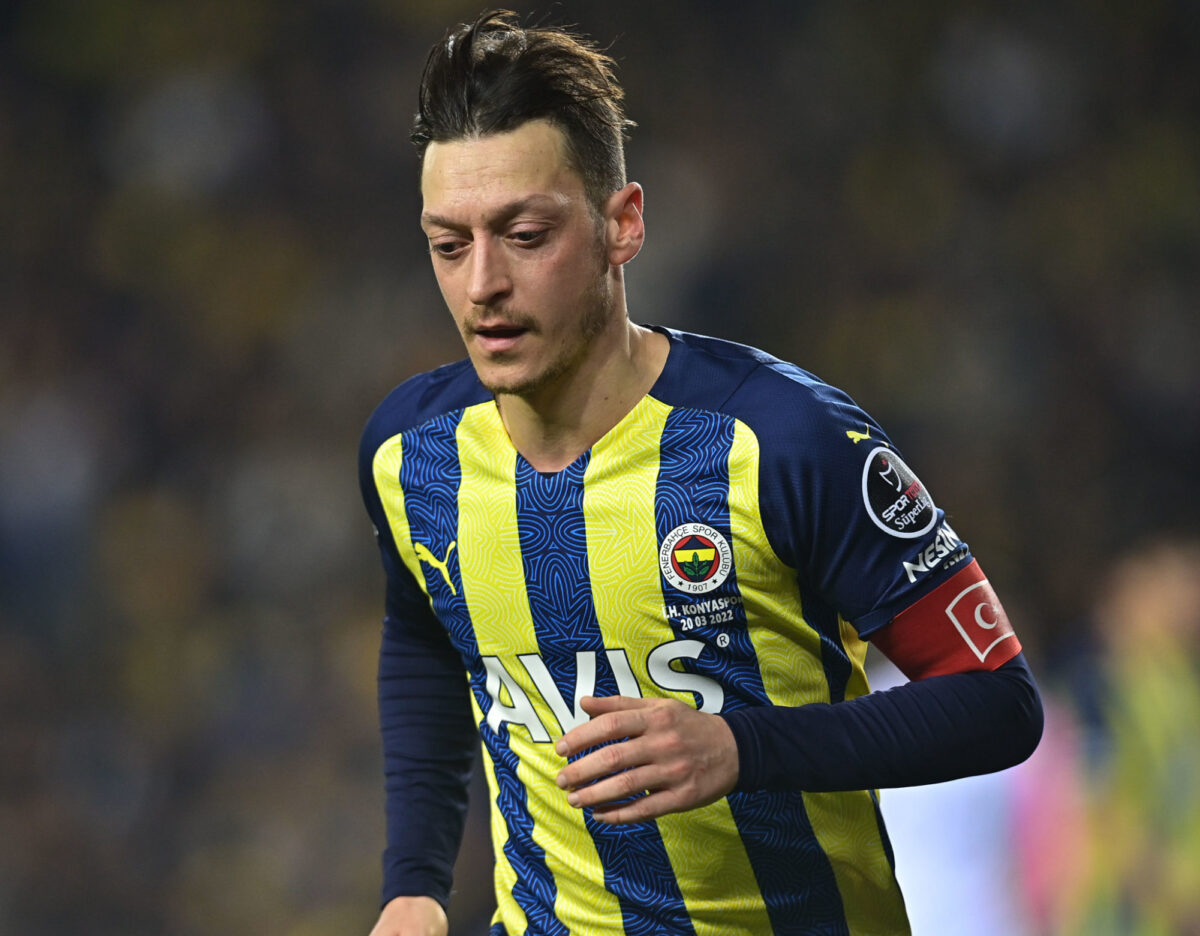 Mezut Özil reste en Turquie