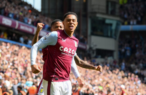 Jacob Ramsey d'Aston Villa célèbre après avoir marqué le premier but de l'équipe lors du match de Premier League entre Aston Villa et Tottenham Hotspur