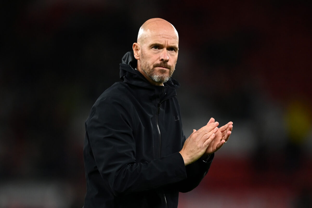 Manchester United Erik Ten Hag applaudit après le succès de son équipe face à Wolverhampton - compos