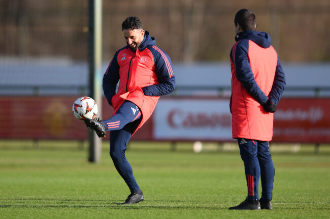 manchester united ca cibler les joueurs libres