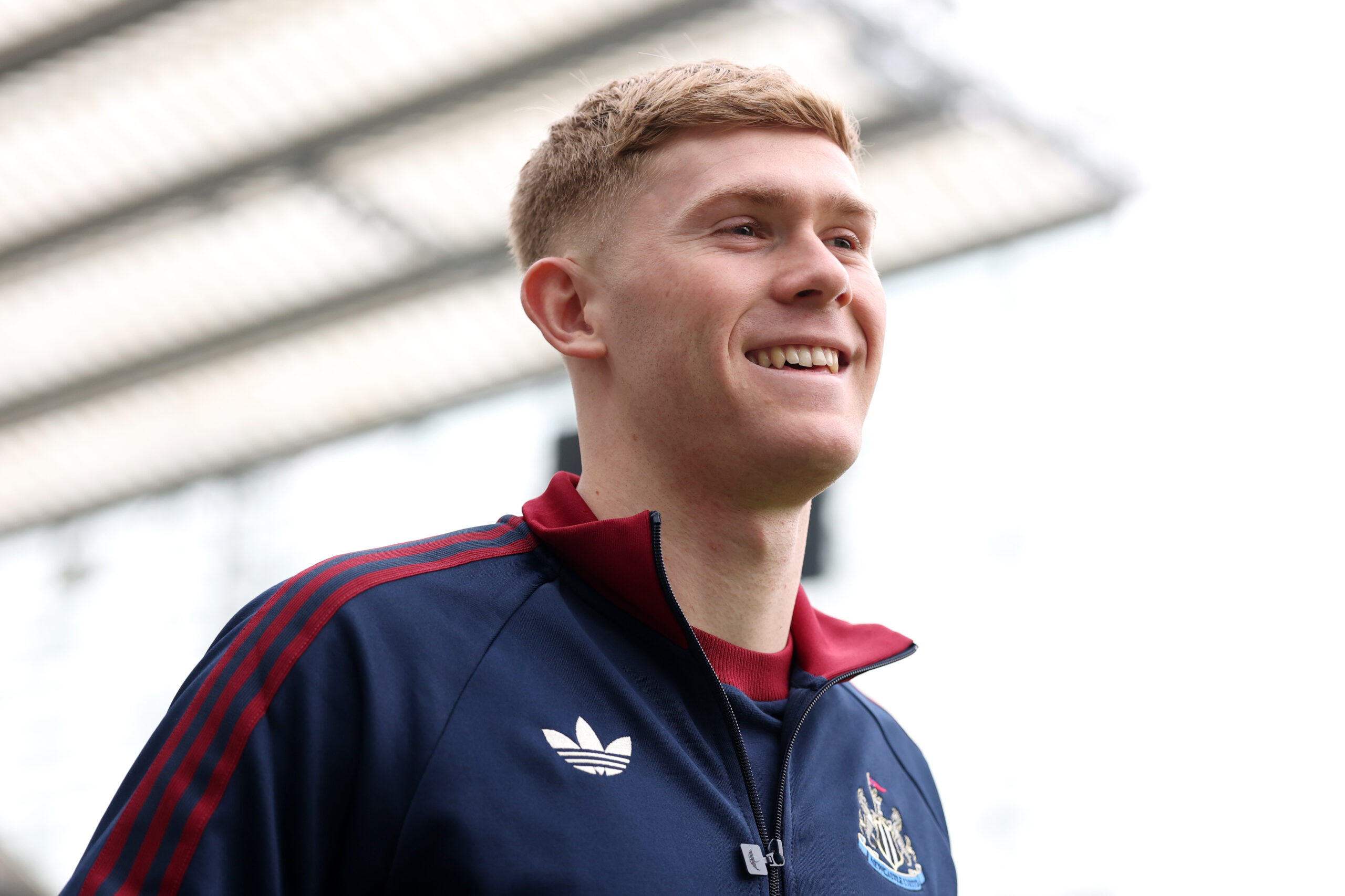 Lewis Hall dans le viseur des clubs de Premier League