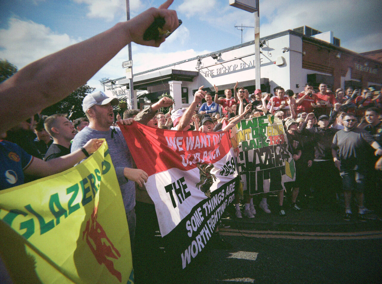 Les supporters de Manchester United réclament le départ de Sir Jim Ratcliffe et de la famille Glazer